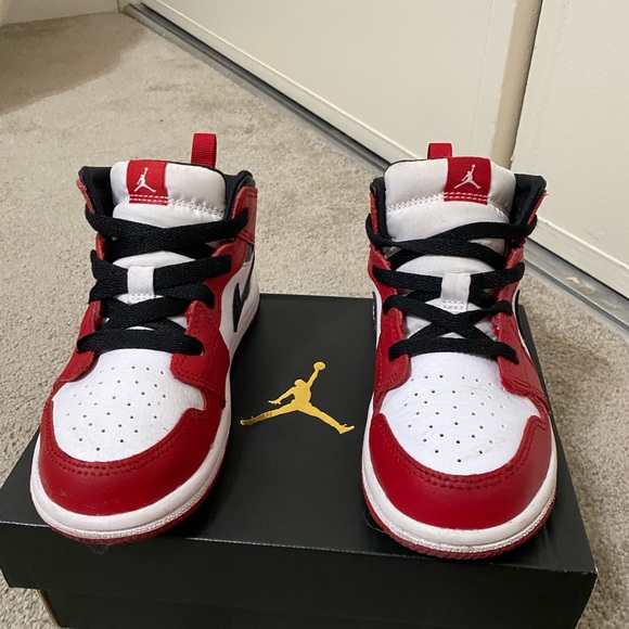 Jordan 1 Mid - Picture 2 of 5